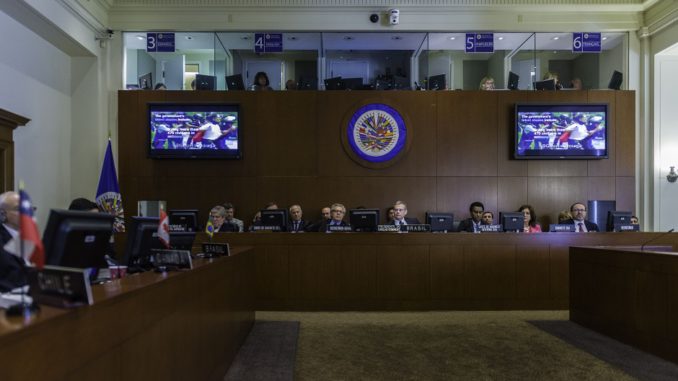 UN GRUPO DE 13 PAÍSES DE LA OEA EXIGE A MADURO SUSPENDER LA CONSTITUYENTE
