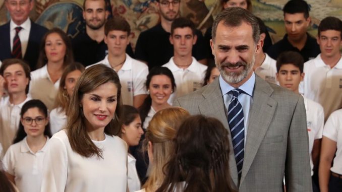 LOS REYES EN LA XII EDICIÓN DEL PROGRAMA 'BECAS EUROPA'