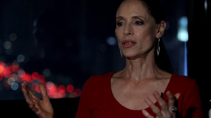 Sonia Braga de rojo