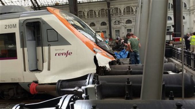 choque tren estación Francia Barcelona