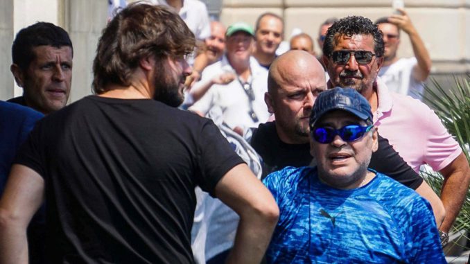 EL EXFUTBOLISTA ARGENTINO DIEGO MARADONA LLEGA A NÁPOLES