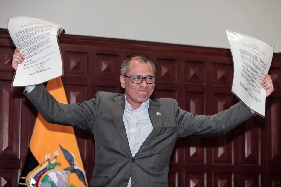 Presidente de Ecuador retira las funciones al vicepresidente de Ecuador