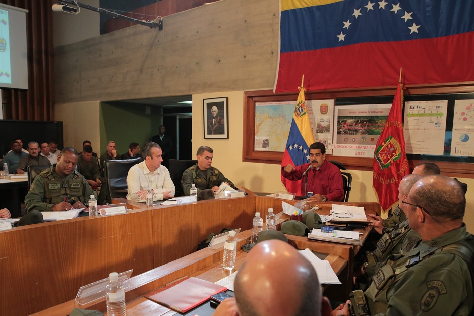 Maduro ataca a Pence por reunirse con «terroristas» venezolanos en Miami