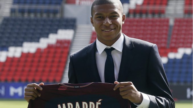 EL PSG PRESENTA A MBAPPÉ