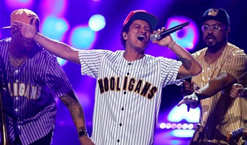 Bruno Mars becas Grammy