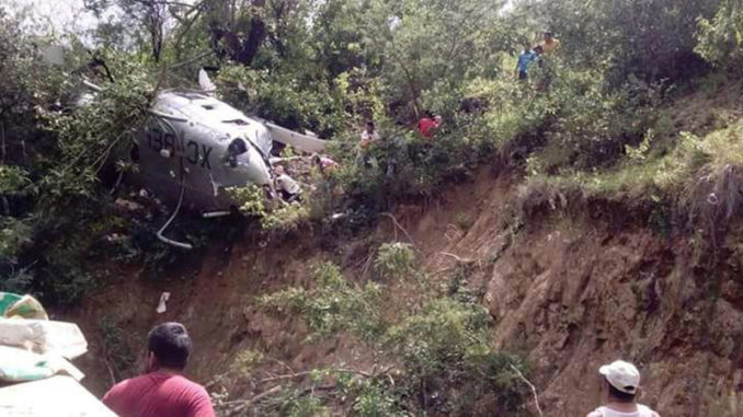 HELICÓPTERO CON AYUDA PARA VÍCTIMAS DE SISMO SE DESPLOMA EN EL SUR DE MÉXICO