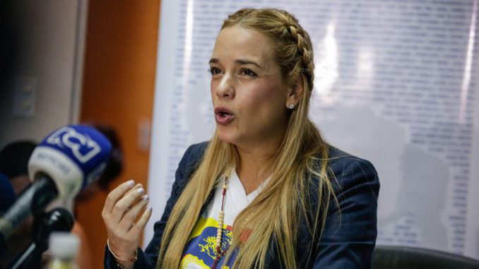 Leopoldo López está de acuerdo con participar en regionales, dice su esposa