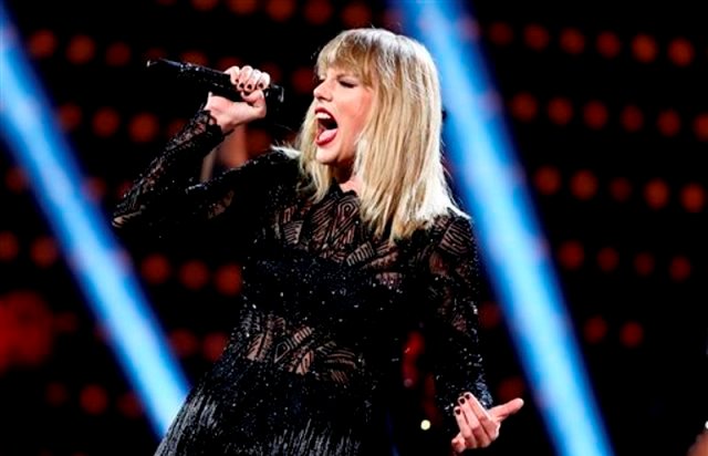 taylor swift de negro