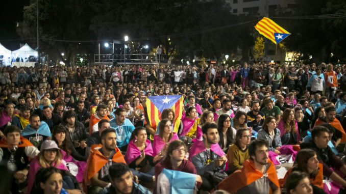 LA ASAMBLEA NACIONAL CATALANA Y ÒMNIUM CULTURAL EN LA PLAZA DE CATALUNYA