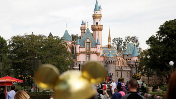 Fotografía de archivo del 22 de enero de 2015 del Castillo de la Bella Durmiente en el parque Disneyland en Anaheim, California. (AP Foto/Jae C. Hong, Archivo)