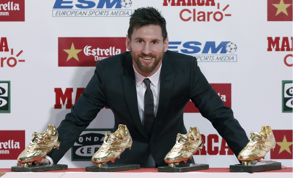 MESSI RECIBE SU CUARTA BOTA DE ORO