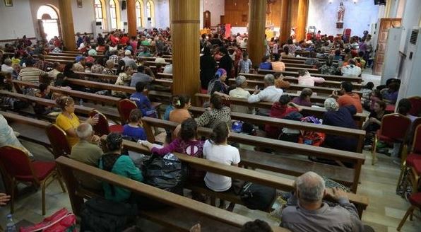 refugiado en iglesia