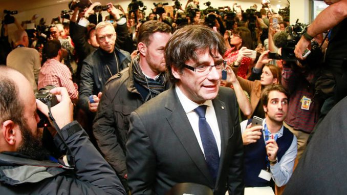 PUIGDEMONT CONVOCA A LA PRENSA EN BRUSELAS