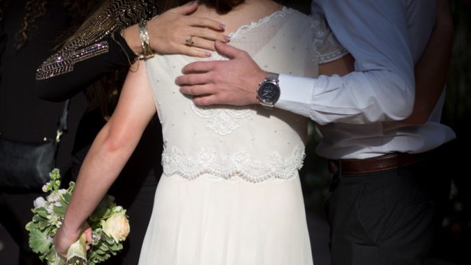ISRAEL-BODAS ILEGALES