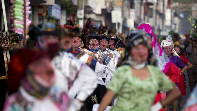 Más de 150.000 personas han visto bailar diablos en los Andes de Ecuador