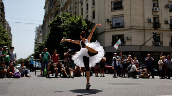 Argentina-Ballet Protesta