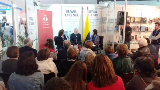 Hétor Abad Faciolince en salón libro Casablanca