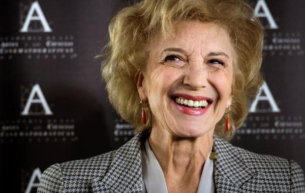 Marisa Paredes riendo