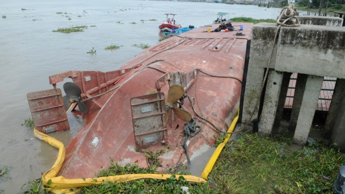 barco carguero