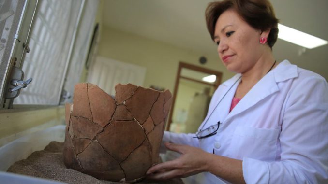 Restauran trece piezas arqueológicas de desconocida civilización en Honduras