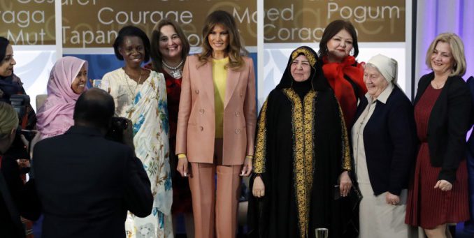 melania-trump-rinde-homenaje-a-diez-mujeres-valientes