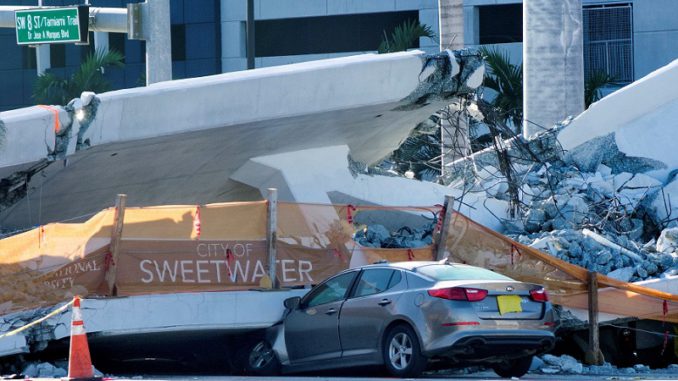 Suben a 6 los muertos por el hundimiento de un puente peatonal en Miami