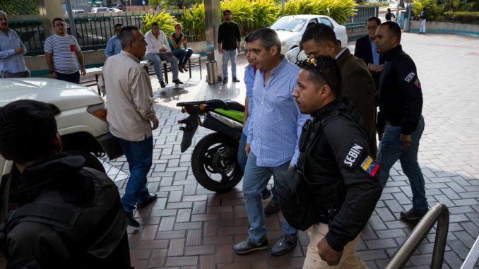 El Servicio de inteligencia detiene a exministro disidente del chavismo