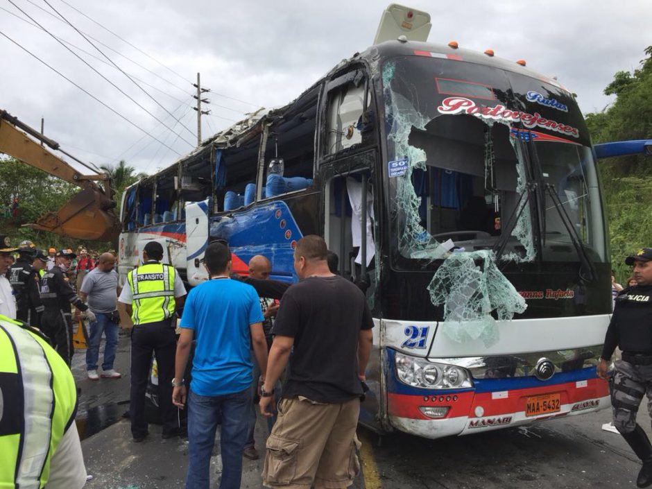 12 muertos y 25 heridos tras choque de un bus interprovincial | La ...