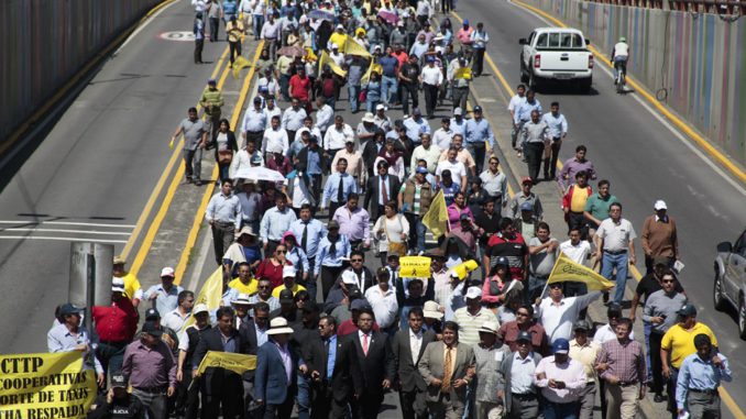 taxistas quito protestan