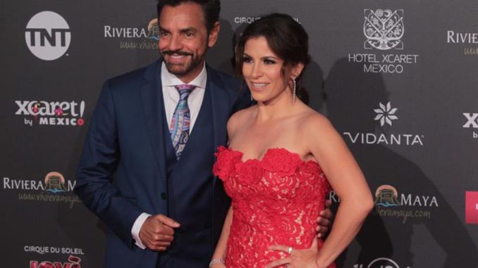 Derbez y esposa premios platino