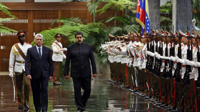 Díaz-Canel recibe a Nicolás Maduro en el Palacio de la Revolución en Cuba