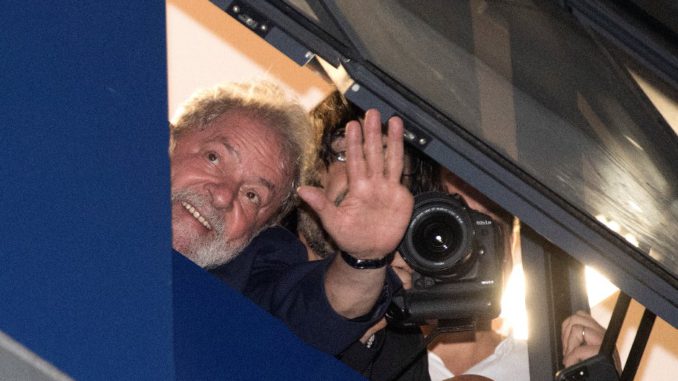 Lula no se entrega a la Justicia en el plazo previsto en auto de prisión