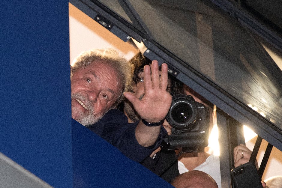 Lula no se entrega a la Justicia en el plazo previsto en auto de prisión