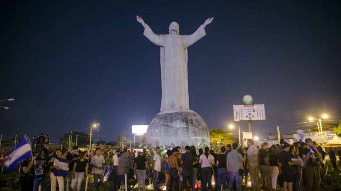 Nicaragüenses marchan para pedir justicia por muertes en los enfrentamientos