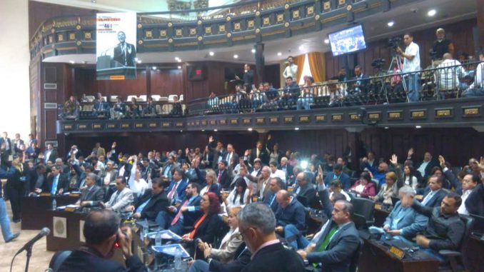 Parlamento aprueba el inicio de un juicio contra Maduro por corrupción