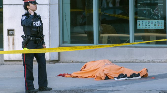 Confirman 9 muertos y 16 heridos en el atropello de una furgoneta en Toronto
