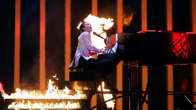 eurovision mujer con fuego