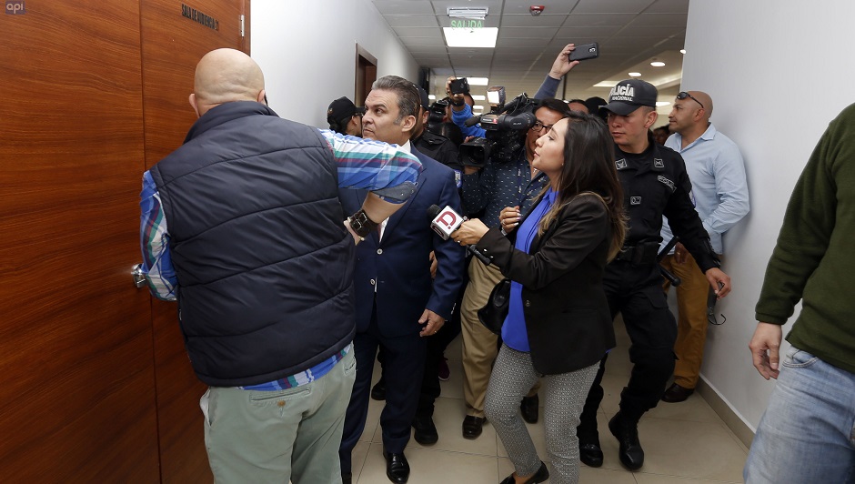 jose serrano querella mario pazmiño