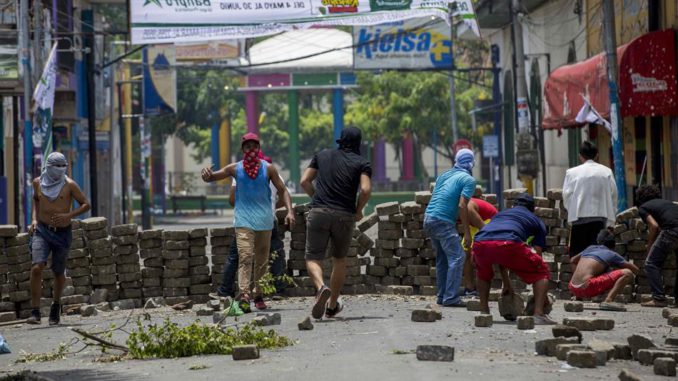 Violencia en protestas contra Ortega en Nicaragua deja escenarios de guerra