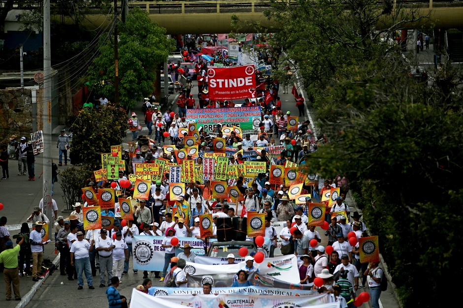 MILES DE TRABAJADORES PIDEN MEJORES SALARIOS Y CONDICIONES CON MARCHA EN GUATEMALA