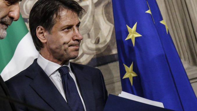 Conte acepta formar un Gobierno de Liga-M5S y presenta la lista de ministros