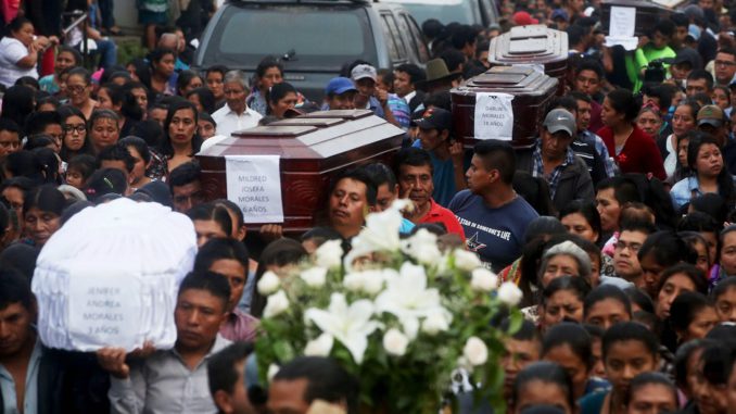 Guatemaltecos comienzan a enterrar a las víctimas del Volcán de Fuego