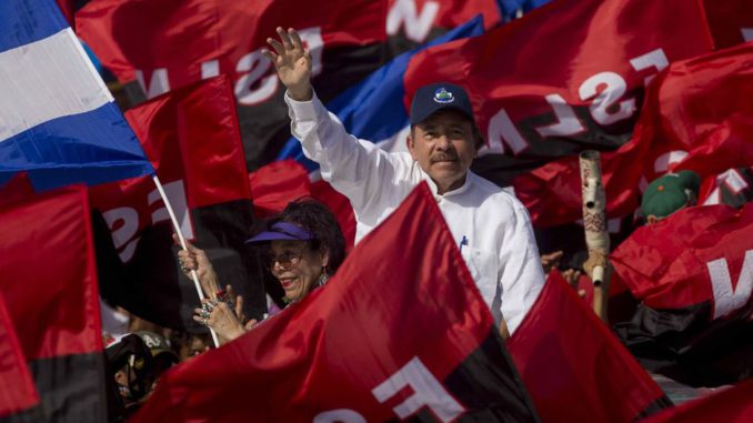 Miles de personas acuden a Plaza de la Fe a celebrar revolución de Nicaragua