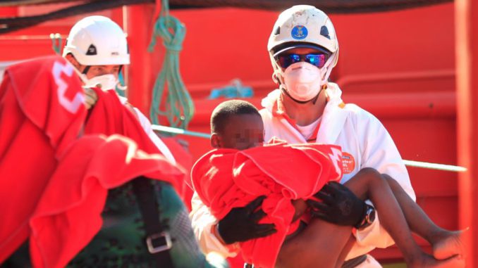 Rescatados 231 inmigrantes de quince pateras en aguas del Estrecho