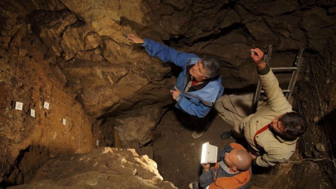 Excavaciones-cueva-Denisova-hallados-restos_1165693431_11667294_1535x1024