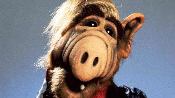 alf-la-serie-de-otro-mundo-973x654