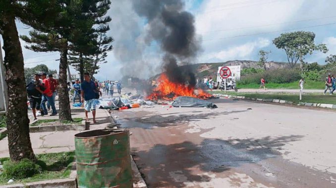 Expulsan inmigrantes venezolanos de sus carpas y queman sus objetos en Brasil