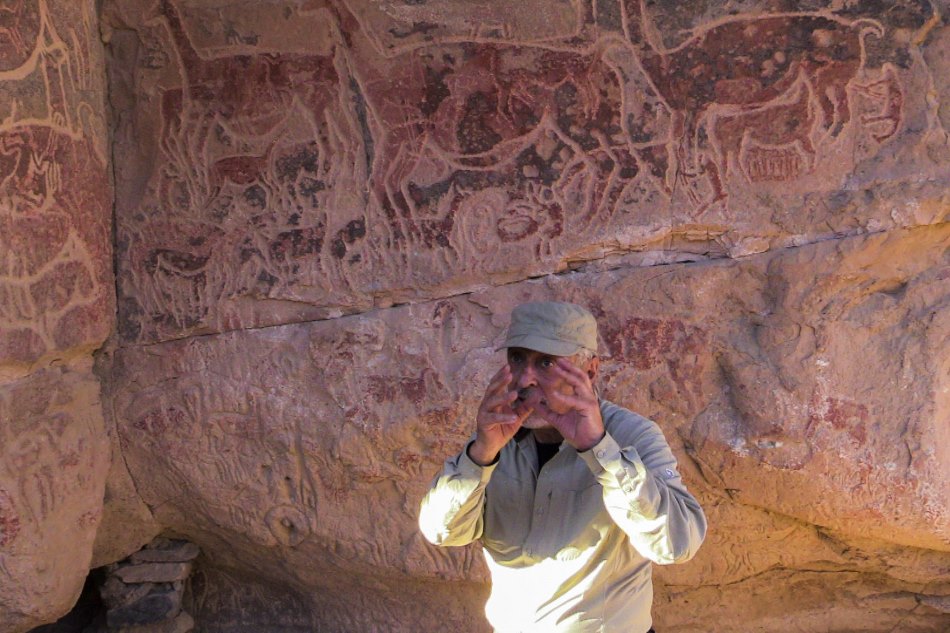 Taira, la Vía Láctea sobre las rocas del desierto de Atacama