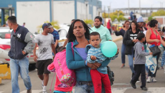 Cientos de Venezolanos llega a Tumbes, Perú