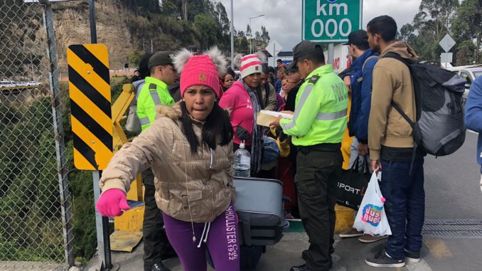 Ecuador abre "corredor" para agilizar llegada de venezolanos a Perú